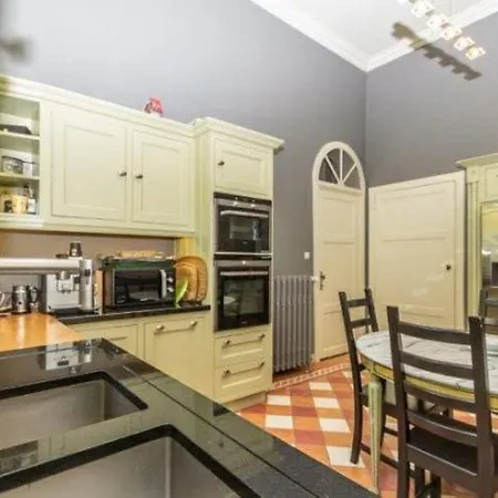 La Des Comtesses فيلة