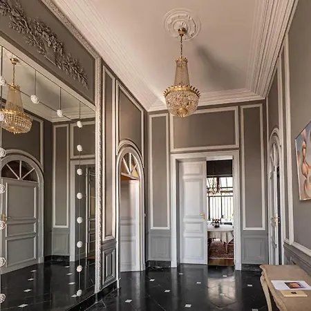 La Des Comtesses فيلة