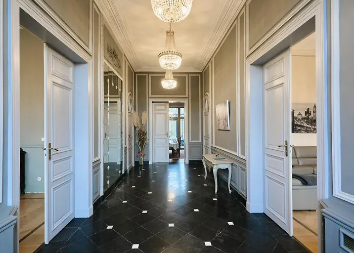Le Chateau Des Comtesses