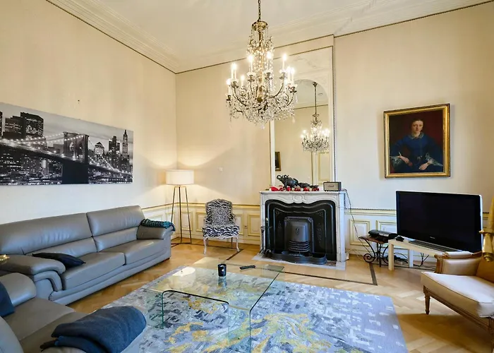 Le Château Des Comtesses * Montignies-sur-Roc