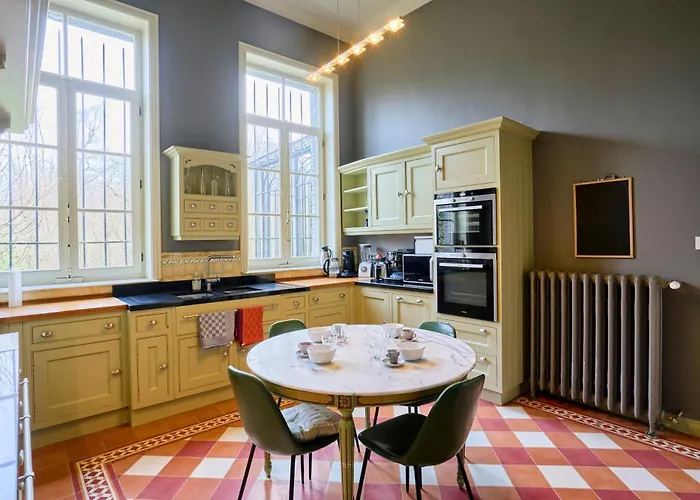 Le Château Des Comtesses Montignies-sur-Roc