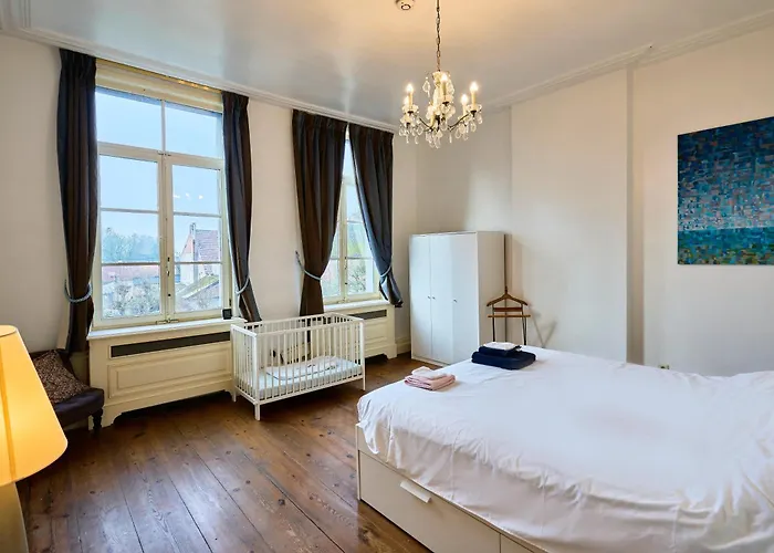 Le Château Des Comtesses * Montignies-sur-Roc