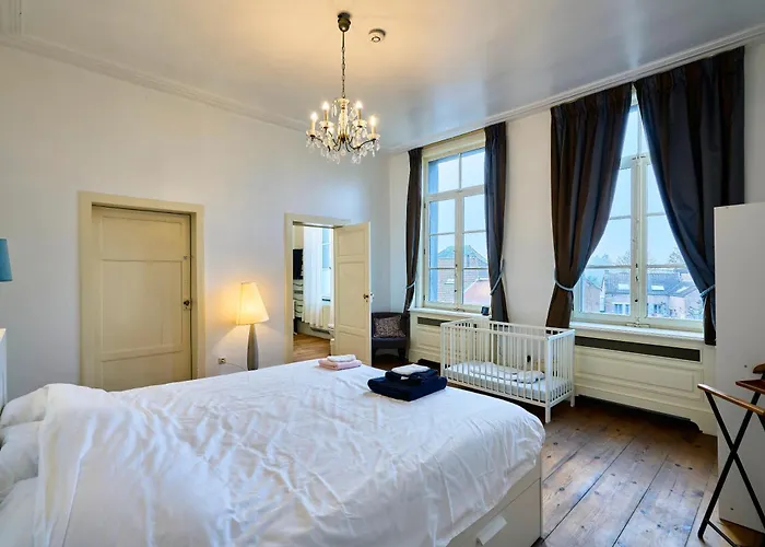 Le Château Des Comtesses Montignies-sur-Roc